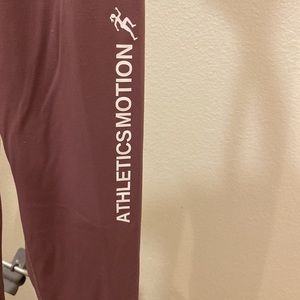 Athletics motion leggings size L